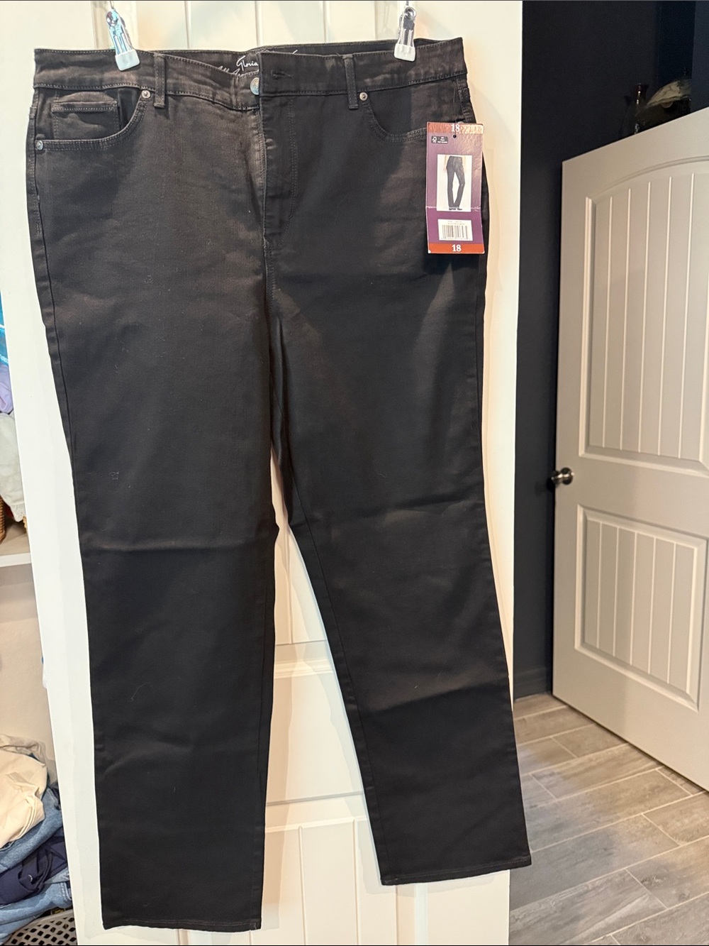 Gloria Vanderbilt Women’s Straight Black Jeans